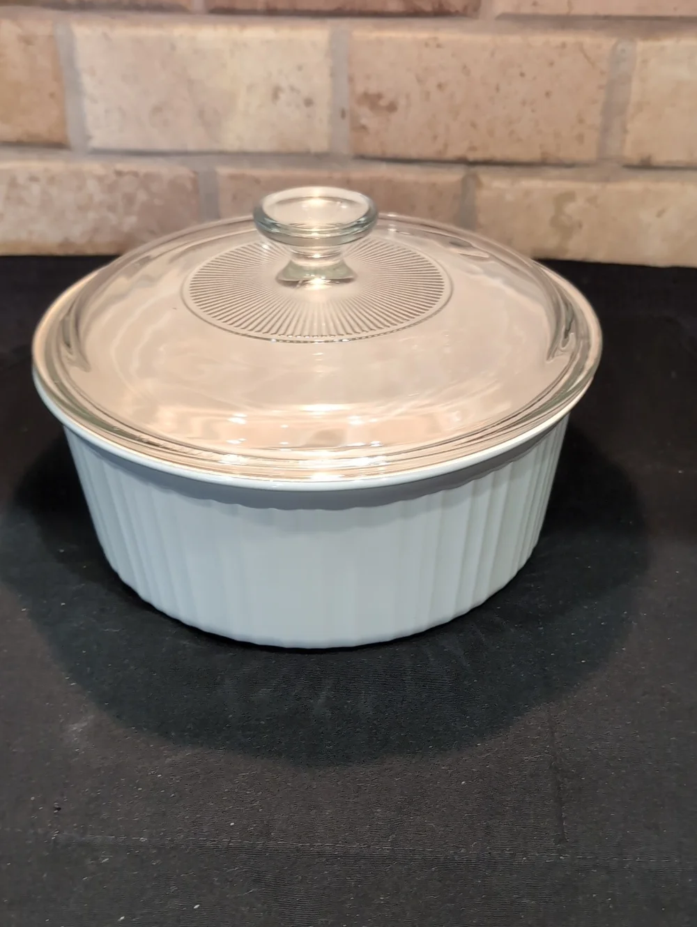Corningware / Corning Ware French White 2.5 Quart Casserole Bowl With Glass Lid